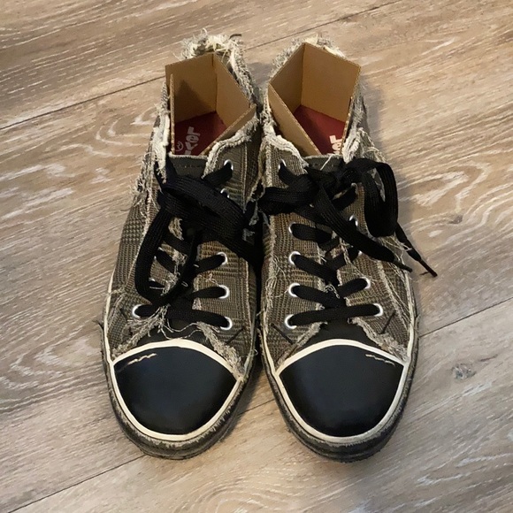 Distressed Plaid Levi’s Sneakers - Picture 3 of 14